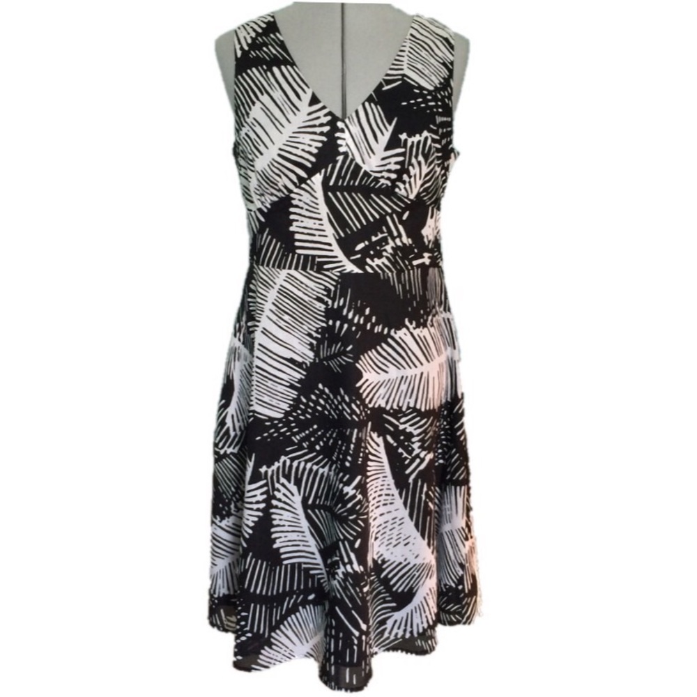 Jones New York Black & White Petite Dress size 10P